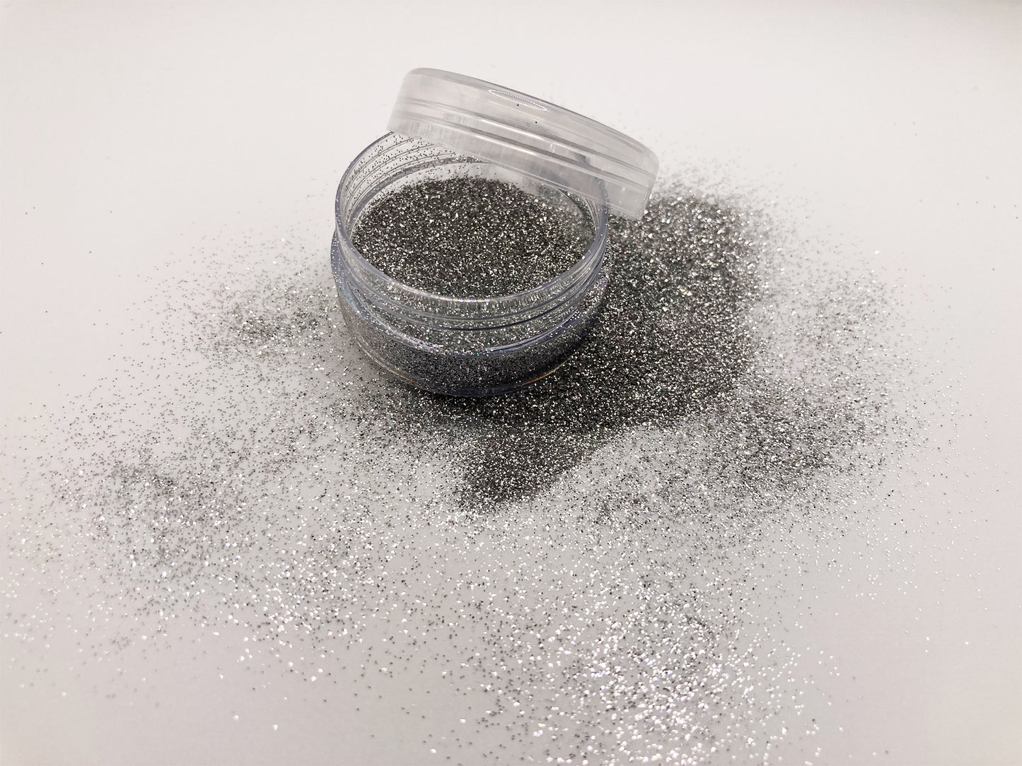Silver Dust: kleine zilveren biologisch afbreekbare festival glitters - EcoGlitterWorld