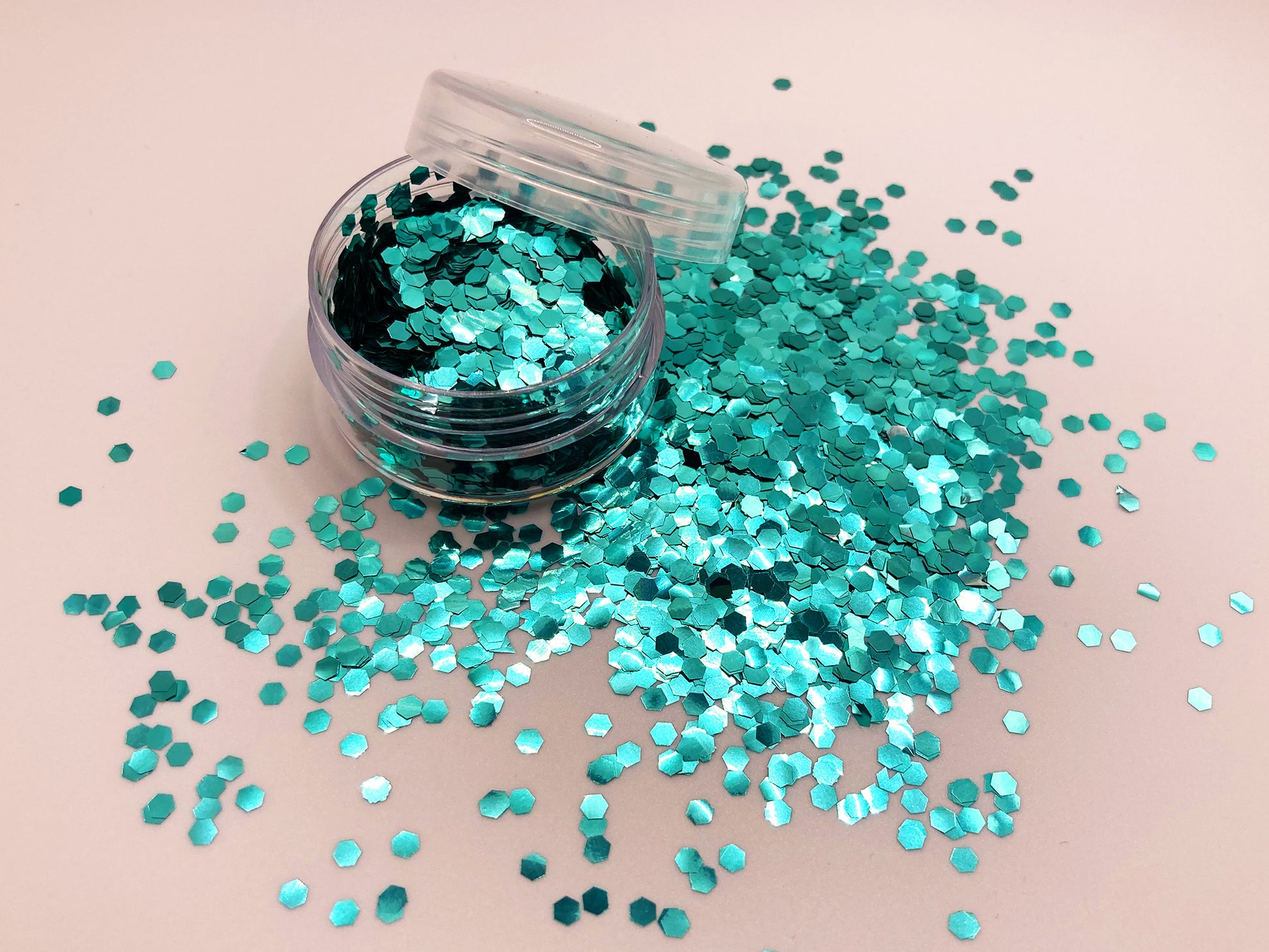 Chunky Turquoise: grote biologisch afbreekbare festival glitters - EcoGlitterWorld