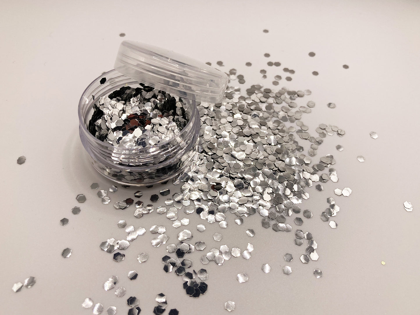 Chunky Silver: zilveren biologisch afbreekbare festival glitters - EcoGlitterWorld
