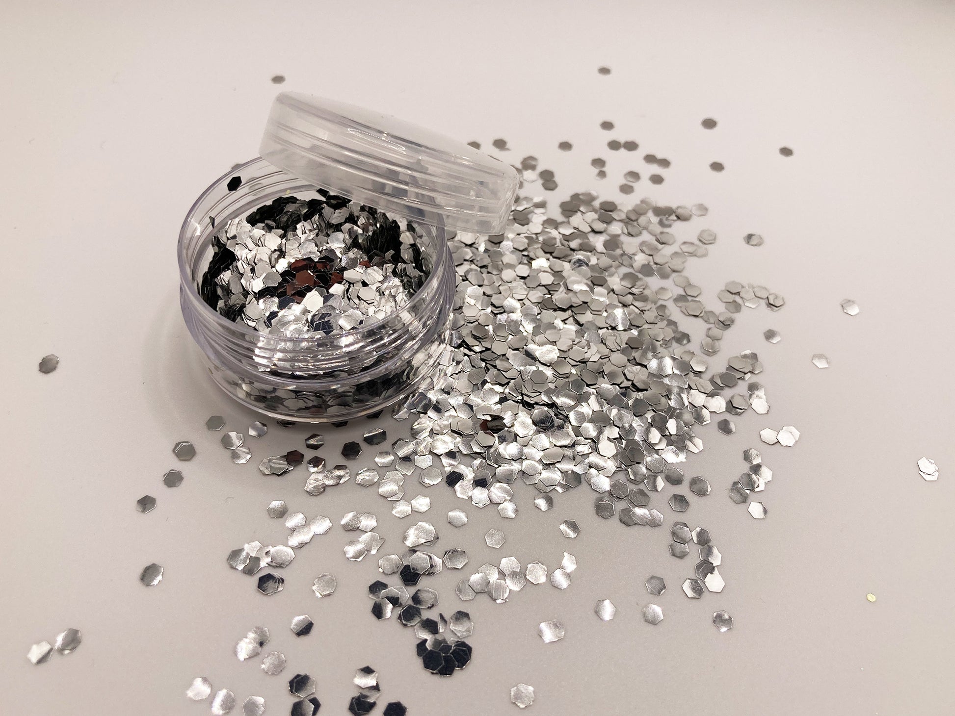 Chunky Silver: zilveren biologisch afbreekbare festival glitters - EcoGlitterWorld