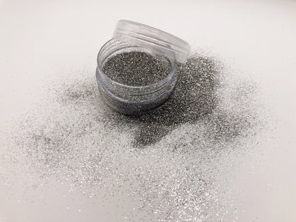 Silver Dust: kleine zilveren biologisch afbreekbare festival glitters - EcoGlitterWorld